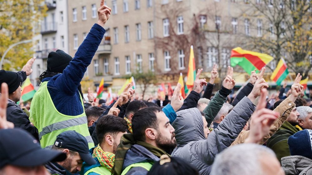 Armed police raid and attempted arson attack on Kurdish community centre, Berlin - Medya News