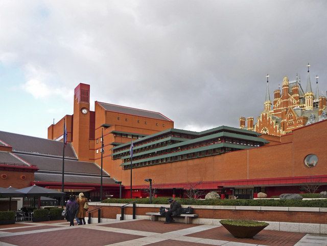 British Library, London WC1 Looking across the piazza towards the entrance to the British Library. Christine Matthews / British Library, London WC1 / CC BY-SA 2.0