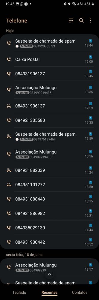 Print do histórico de chamadas de um smartphone. Imagem com fundo preto e números de telefone em branco. No total aparece umas 16 chamadas diferentes, sendo 14 do presente dia.