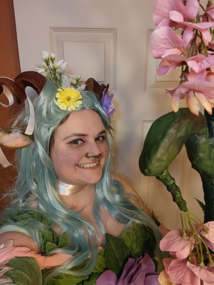 A picture of me cosplaying as Fearne Calloway from Critical Role.