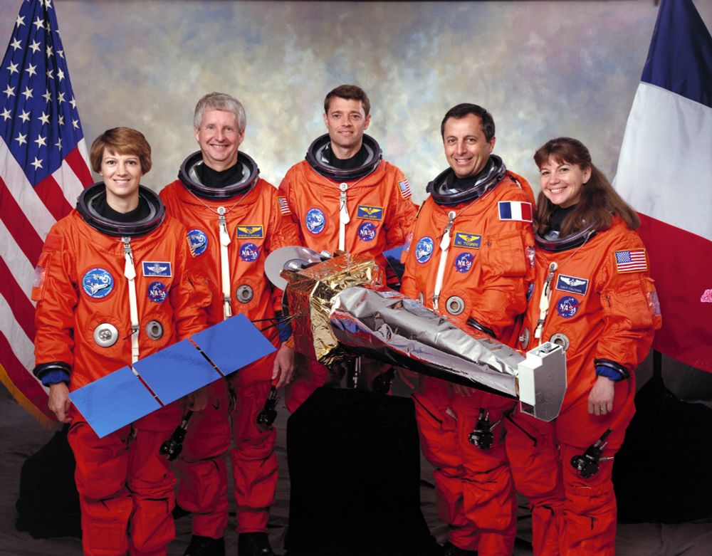 STS-93 crew in orange spacesuits, from left Eileen Collins, Steven Hawley, Jeffrey Ashby, Michel Tognini, Catherine (Cady) Coleman