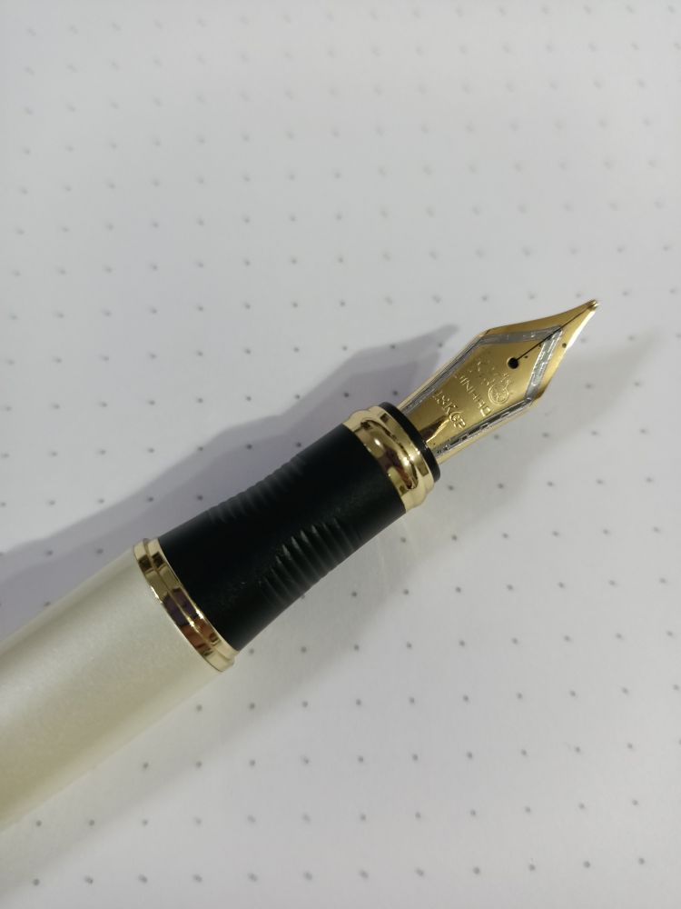 Gold fountain pen nib