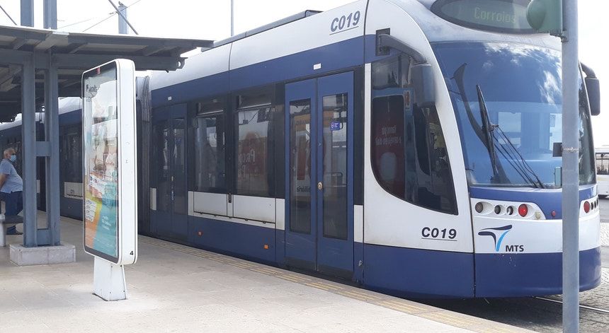 O metro de Almada vai chegar à Costa da Caparica e à Trafaria. O projeto está apresentado, agora é tempo de ouvir as dúvidas, as perguntas, as opiniões e sugestões das populações. E é isso que estão a...