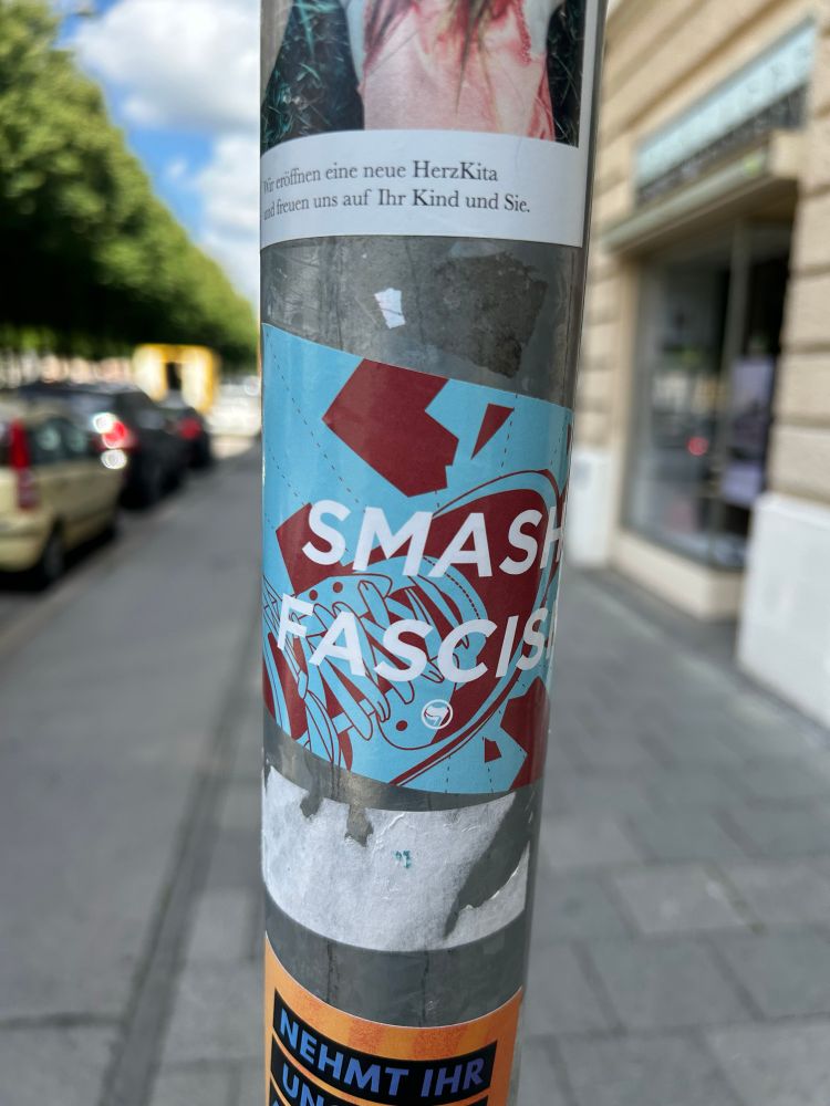 Smash fascism 