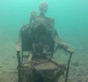 mem de s'esquelet al fons del mar