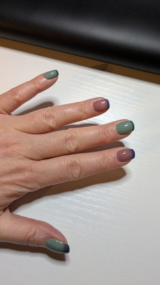 left hand with alternating colors in the thermal mixed state that looks like a french manicure (tips in cool state).
