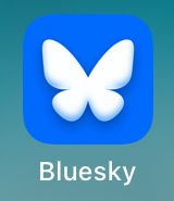 Blueskyのアプリアイコン画像
青背景の中央に立体的な陰影のついた白い蝶のイラストが書かれている