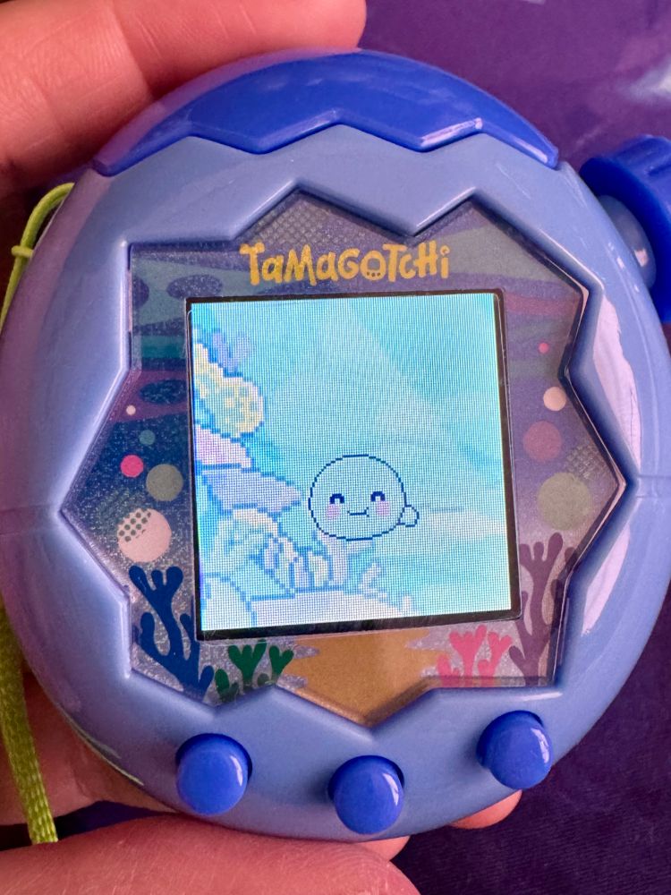 The same tama evolved to a larger blob (child???), light blue (future dolphin???) and happy in da sea