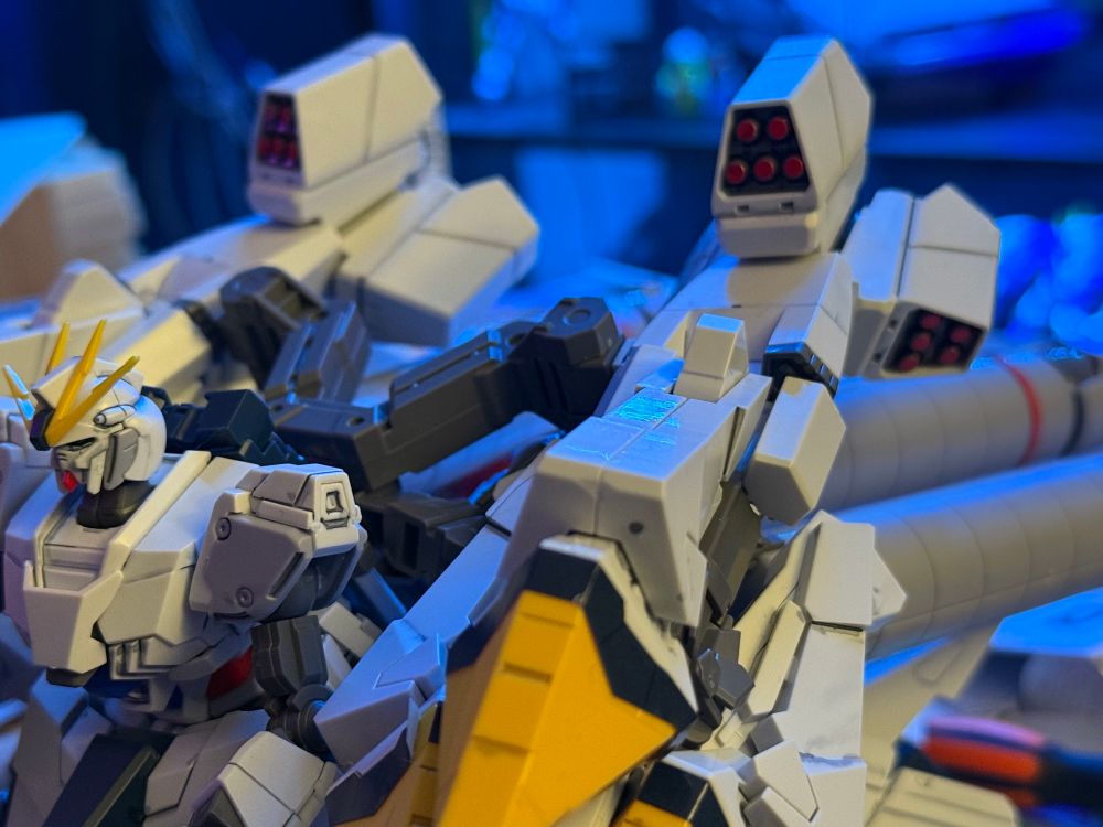 A focus on the rotating five tube missile launchers located on the back of the robot’s booster modules. There are three pods which rotate around the central core. 