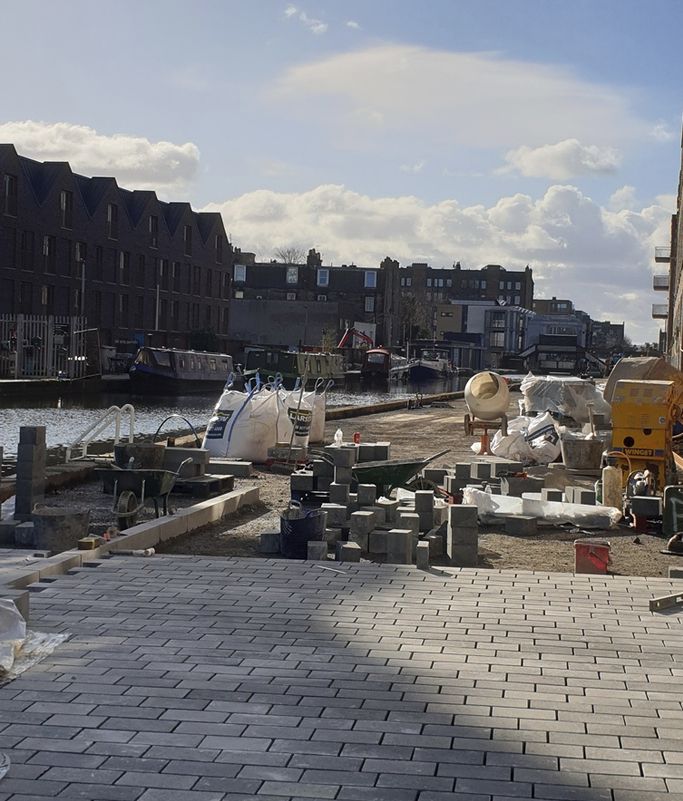 photo of flat-top setts being laid from Leamington Bridge to Lochrin Basin