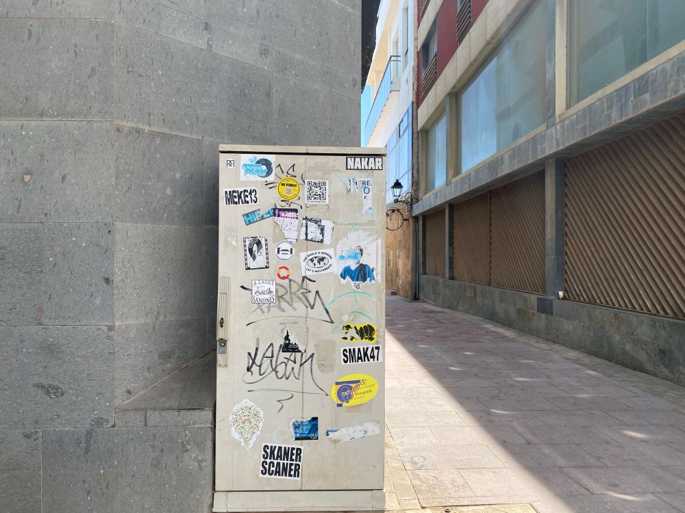 Stickerbomb box city squirts.