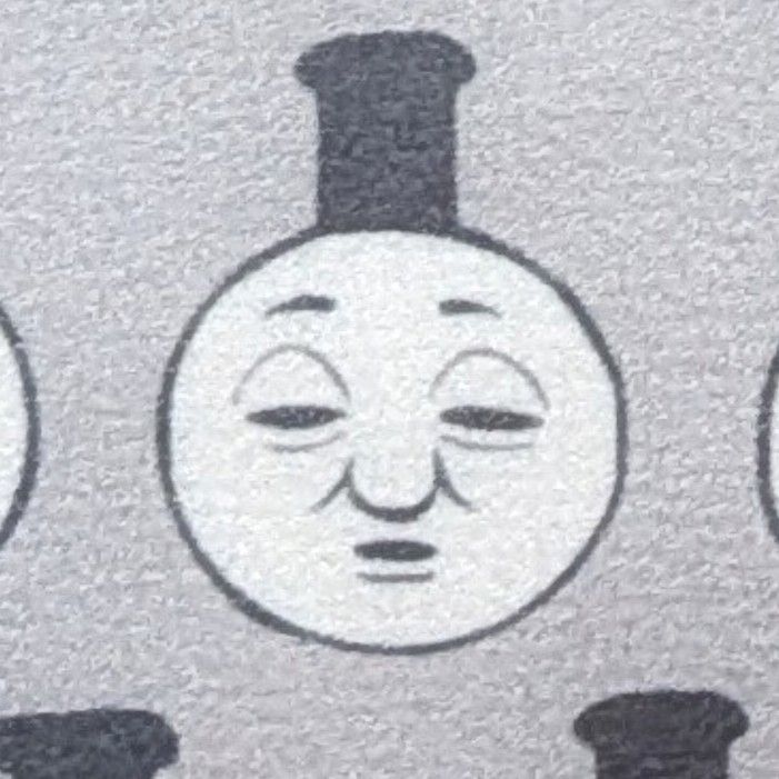 意識のないきかんしゃトーマスの顔のアップ