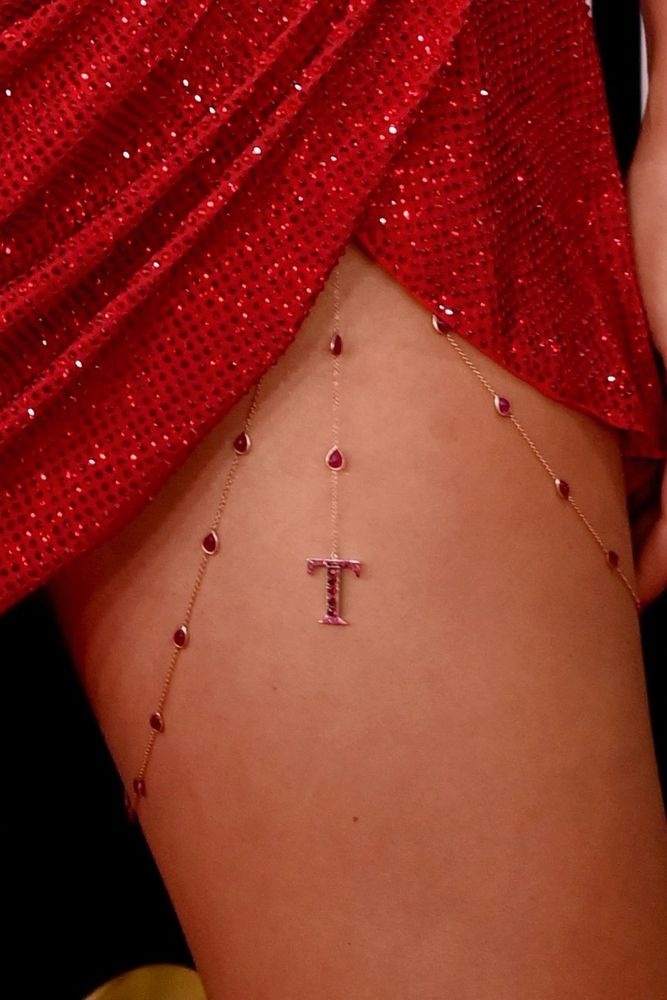 T that is on Taylor swifts thigh