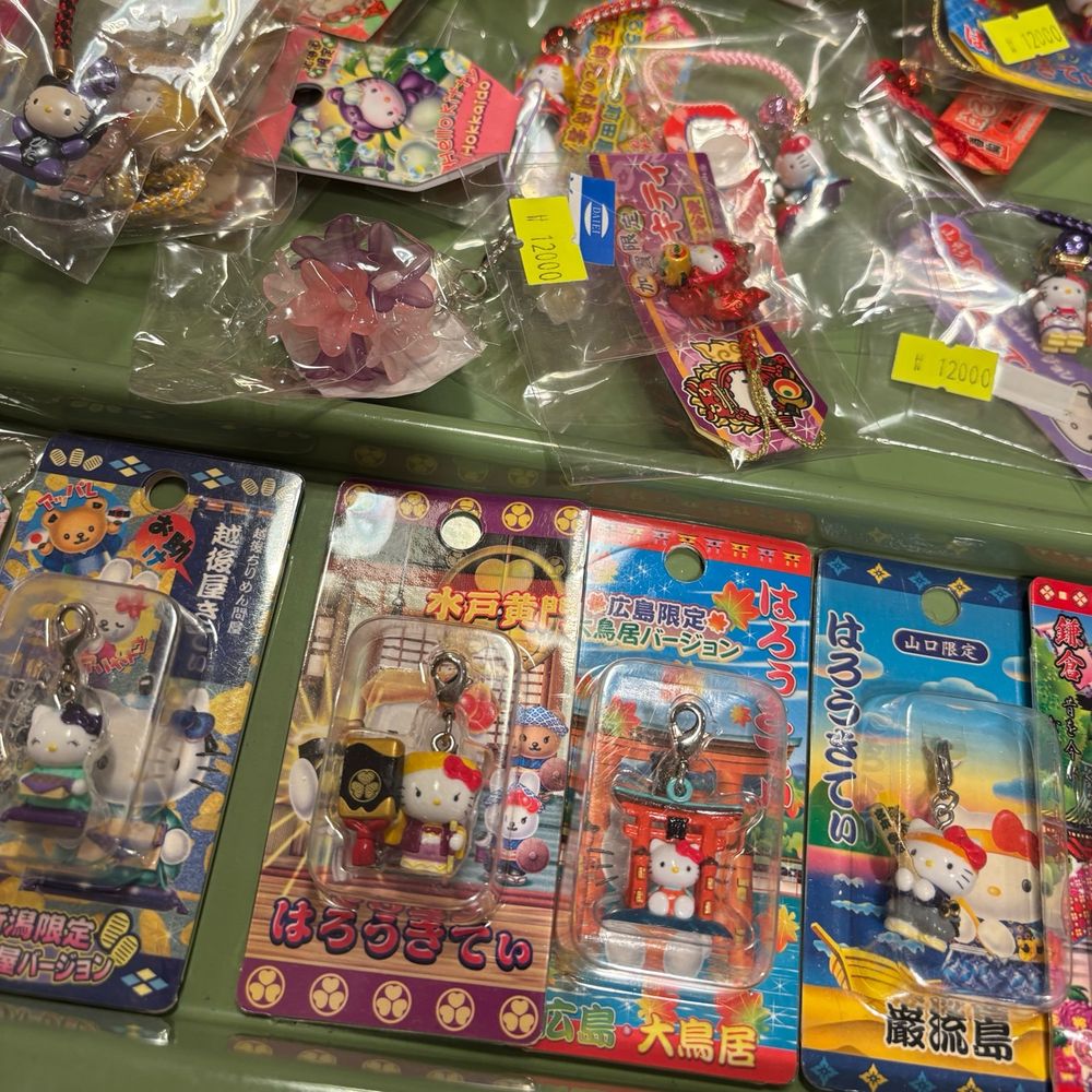 고전키티가 모여있는 사진