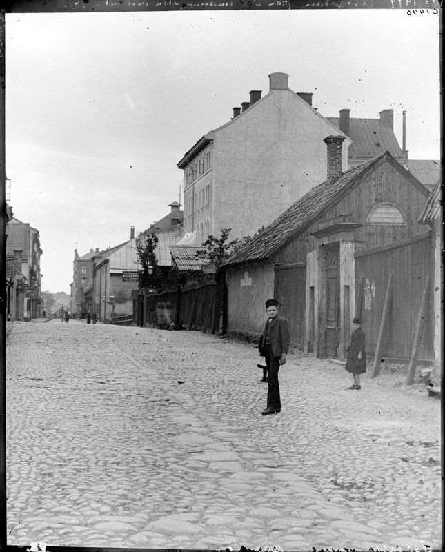 Åsögatan västerut, fotograferad 1892 från korsningen Åsögatan-Södermannagatan