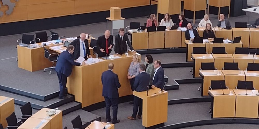 ++ Live-Ticker zum Landtag Thüringen ++: Lauter Streit im Landtag