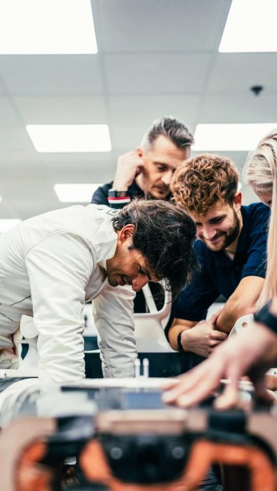 Carlos Sainz preparing for a seat fitting ahead of his new adventure at Williams. 