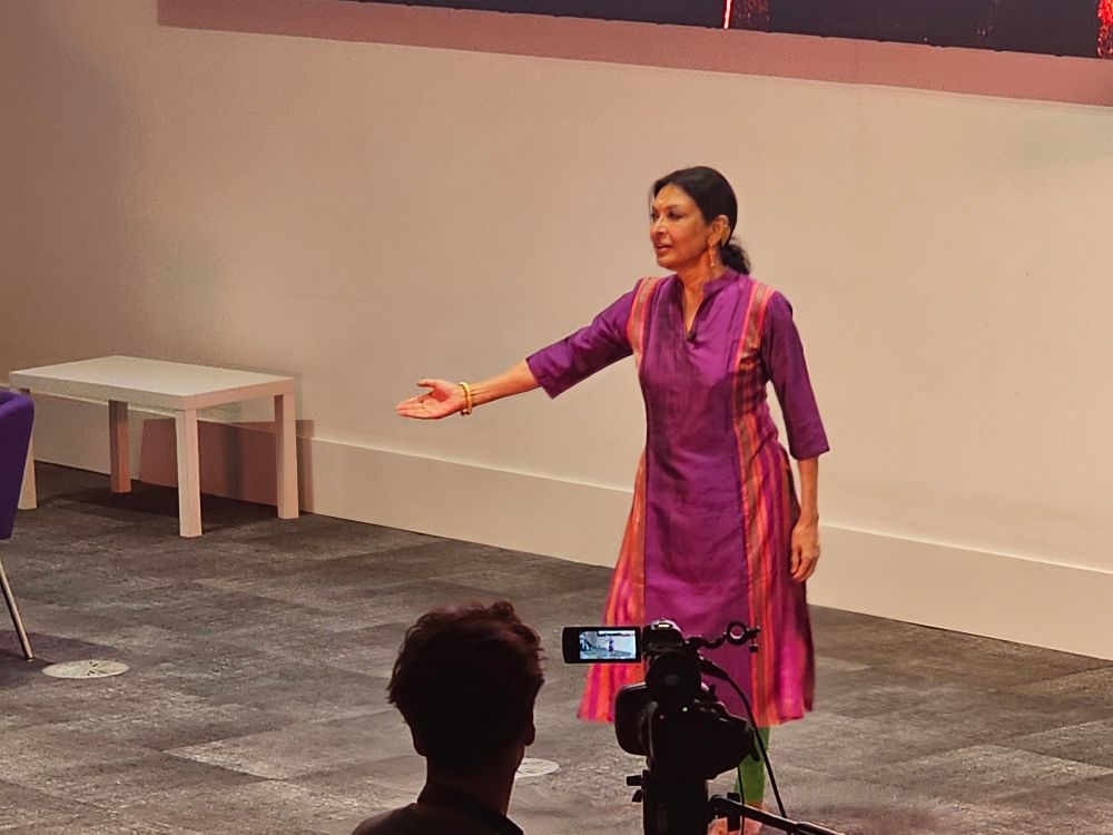 A closer shot of Mallika Sarabhai mid performance. She's gesturing and looks powerful.