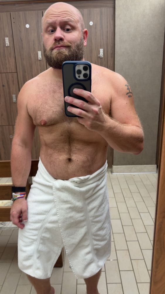 #shy #gay #gaybeard #gaymuscle #muscle #woof