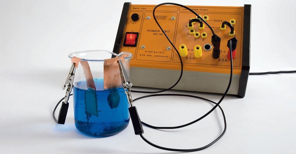 Photo of a lab demonstration set up for copper sufate electrolysis 