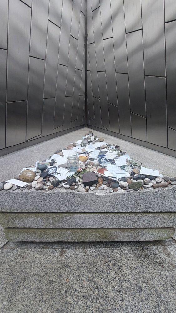 Raum der Stille in der Gedenkstätte Bergen-Belsen