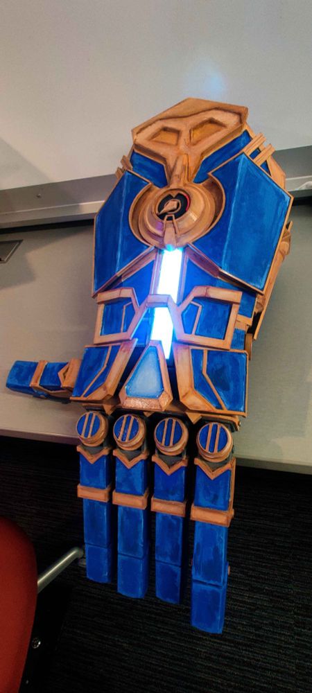 3D printed and painted VI Arcane Gauntlet