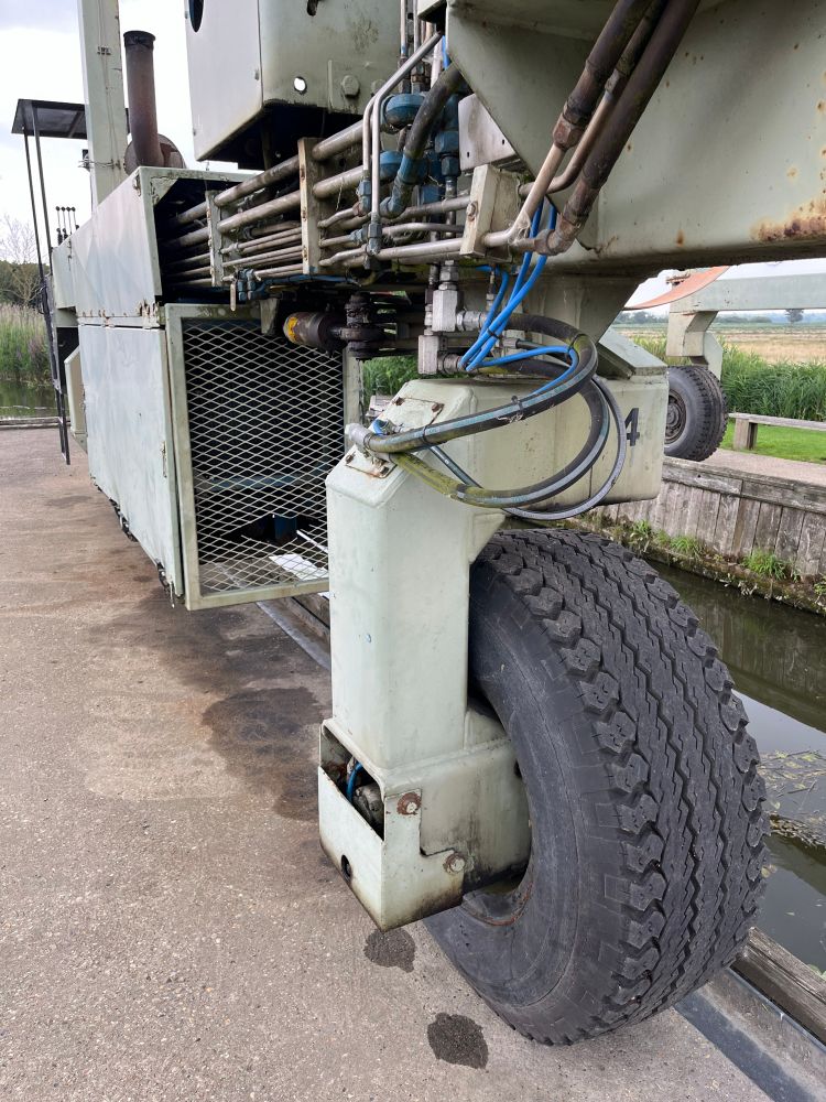 Boat Hoist tire and hydraulic system 