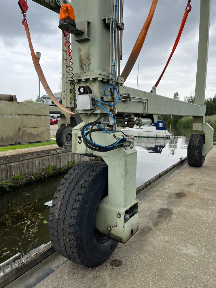 Boat Hoist drive system 