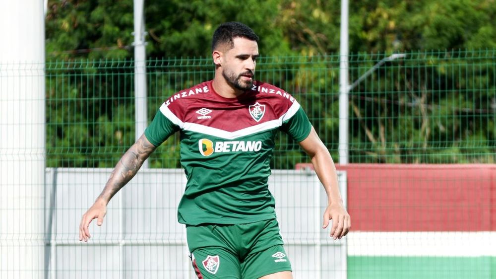 Fluminense comunica encerramento de contrato com Renato Augusto