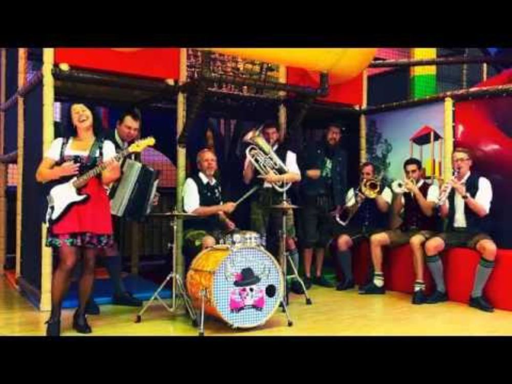 The Heimatdamisch: Highway to Hell (AC/DC)