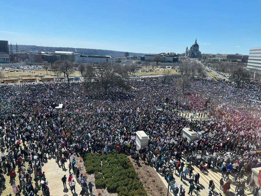 Massive crowd of people in Minnesota... thousands and thousands of people