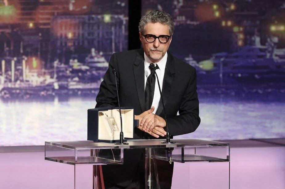 Kleber Mendonça e seu prêmio em Cannes