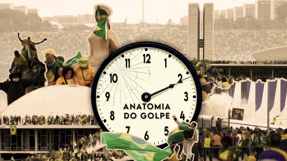 Arte digital com uma composição que reúne elementos simbólicos dos atos antidemocráticos de 8 de janeiro de 2023, em Brasília, Brasil. No centro, há um relógio analógico com os ponteiros indicando 2h10 e vidro trincado, trazendo a inscrição "ANATOMIA DO GOLPE". Ao fundo, vê-se a Esplanada dos Ministérios com uma multidão de manifestantes vestidos de verde e amarelo, muitos portando bandeiras do Brasil. Em destaque, os prédios do Congresso Nacional e do Palácio do Planalto aparecem com marcas de depredação, enquanto pessoas escalam estruturas e ocupam o espaço. A imagem possui textura artística, remetendo a um estilo pictórico.