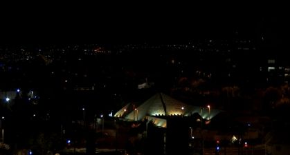 Região central de Israel apagada, com luzes de emergência acessas