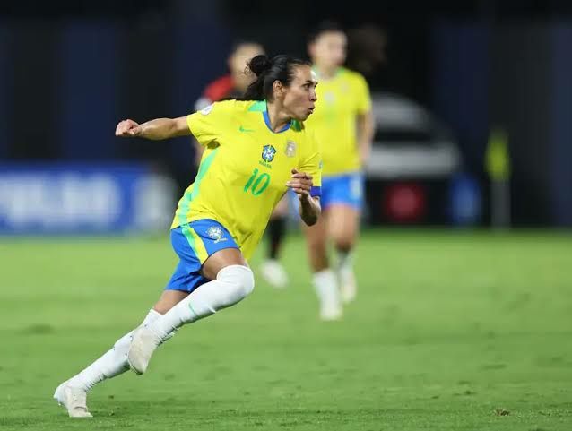 Marta durante partida da seleção feminina
