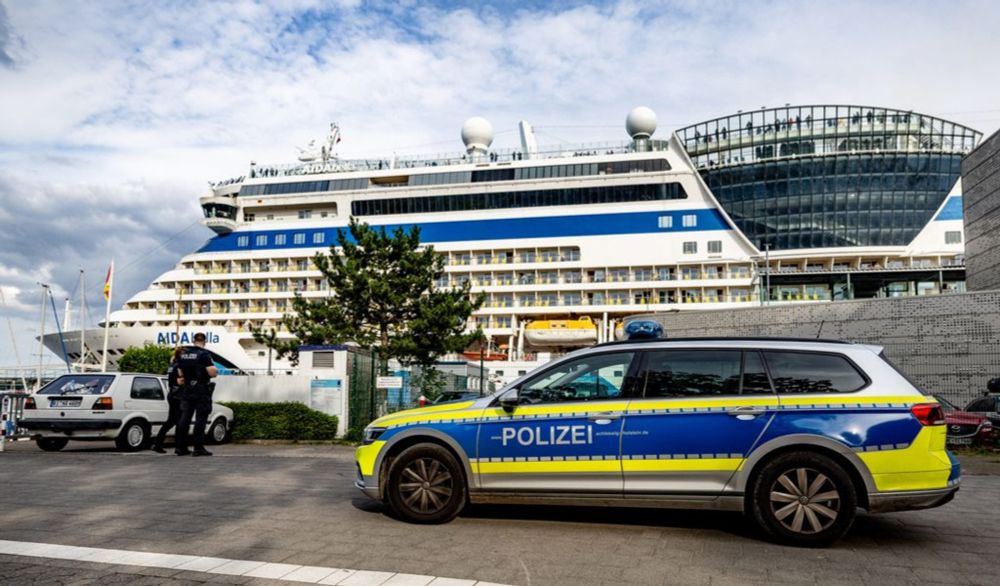 Aktivisten blockieren Kreuzfahrtschiffe – und greifen zu ungewöhnlicher Methode