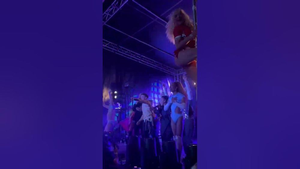 tell me what you want to hear at the polari tour !! 👄