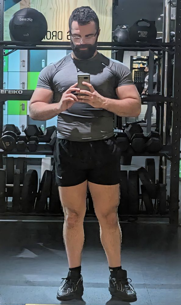 A selfie of me in the gym. 