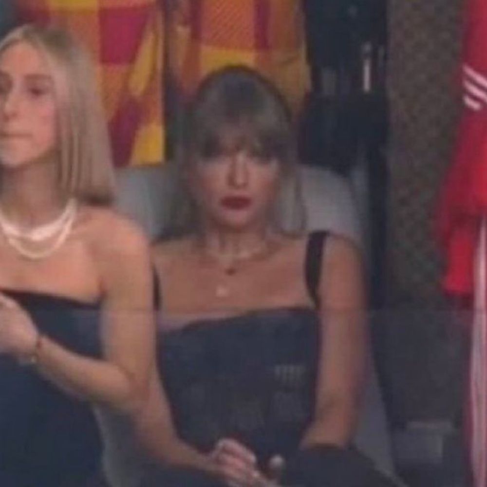 picture of taylor swift sitting down looking pissed from the super bowl last year 