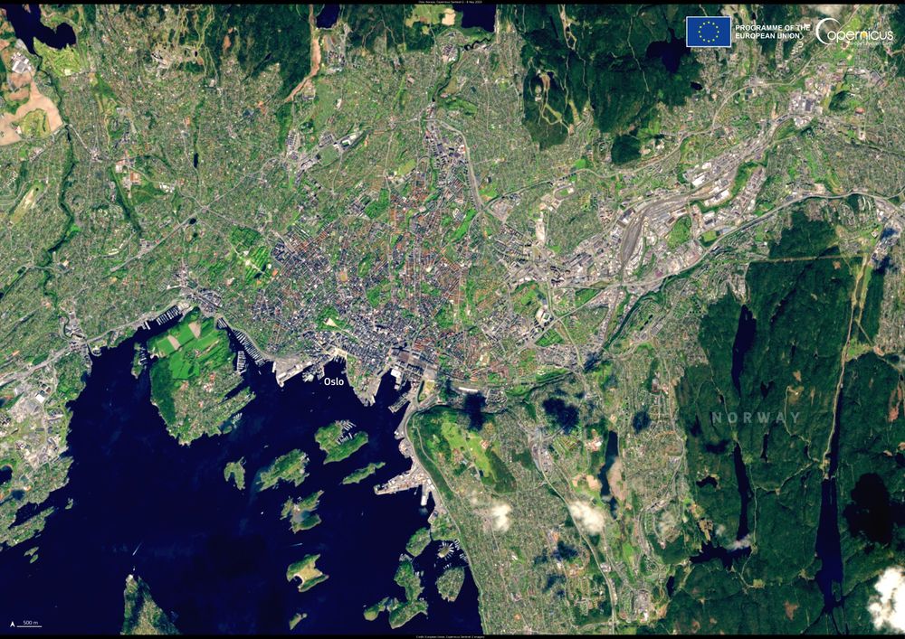 Bildet er tatt av en av Copernicus Sentinel-2-satellittene den 6. mai 2025, og viser Oslo sett fra oven.
