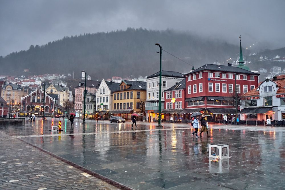 Illustrasjonsbilde fra Bergen som viser at det bøtter ned regn, foto: Shutterstock