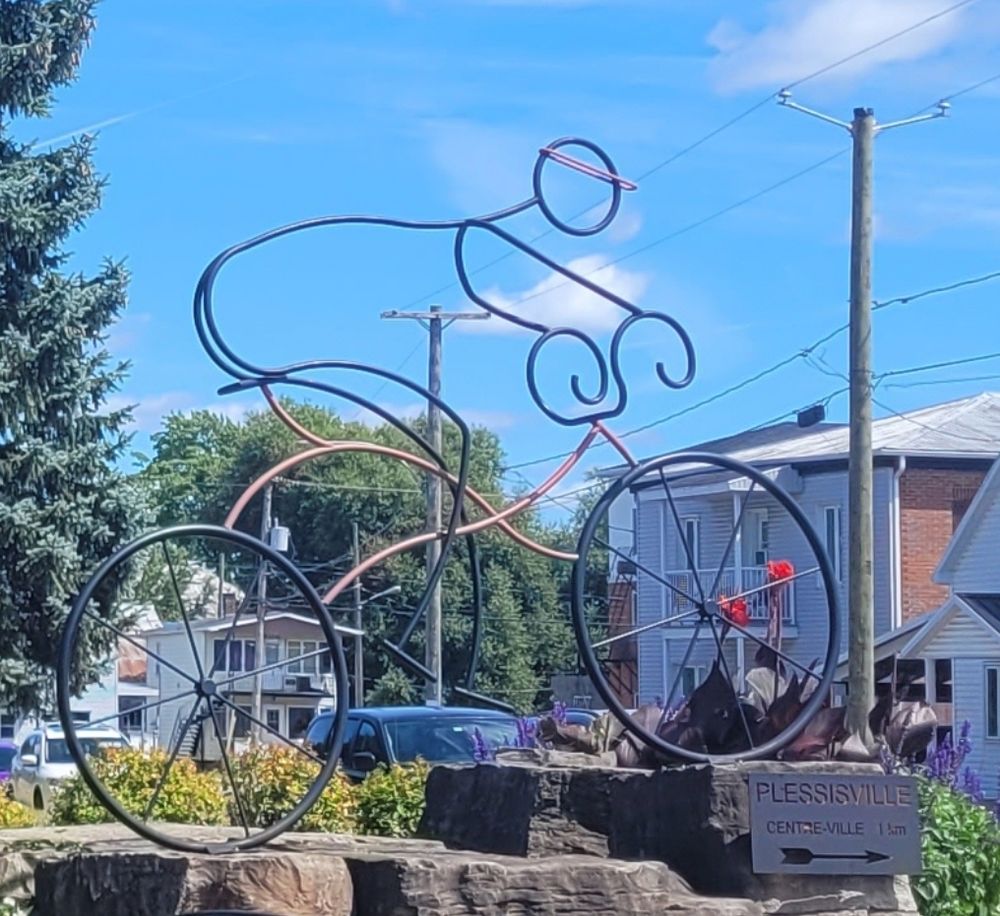 Beautiful bent metal bicycle artwork on the Victoriaville trail.