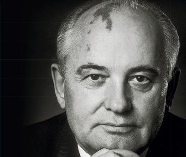 Hij is inmiddels 86 jaar, wordt af en toe nog gevraagd bij feestelijke openingen en herdenkingen en er is zelfs een heuse stichting naar hem genoemd. Maar met dat al is hij bij leven geschiedenis g…
