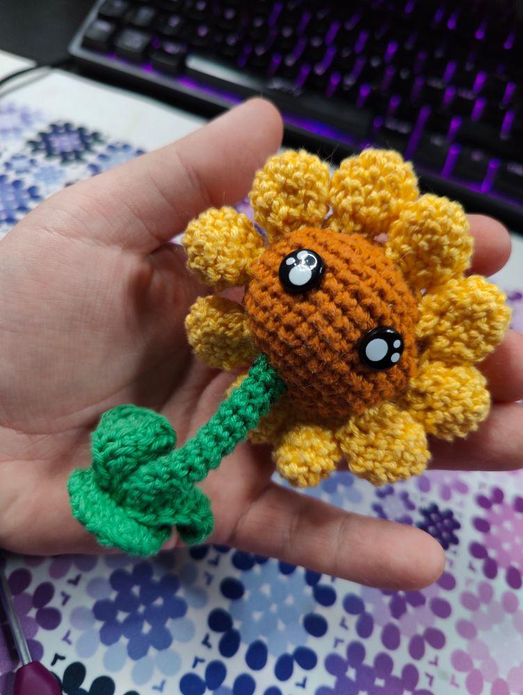 Amigurumi of a sunflower from a forward angle. 