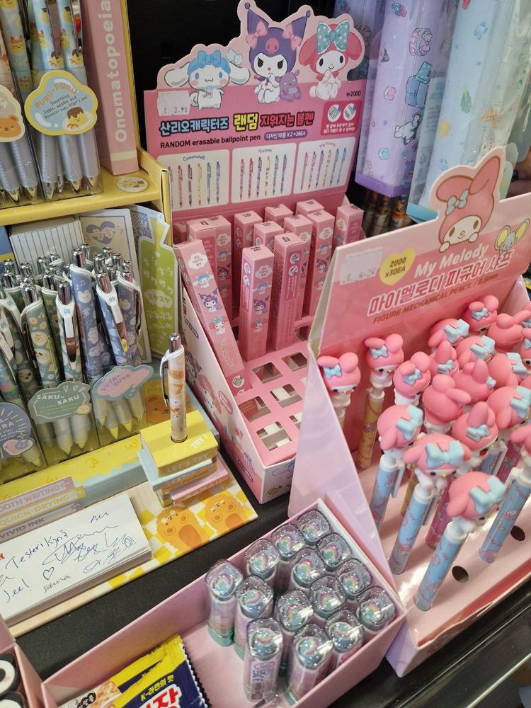 My Melody-kyniä yms söpöä.