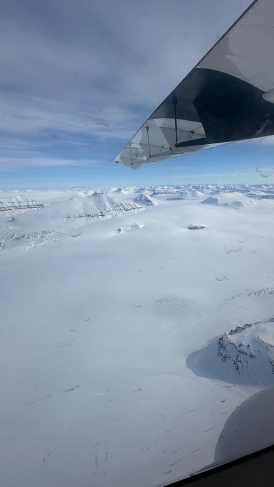 Photo prise de l’avion de l’étendue blanche de Svalbard.