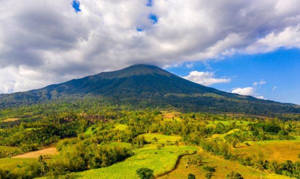 Philippines: des gaz nocifs rejetés par un volcan font fuir des centaines de personnes