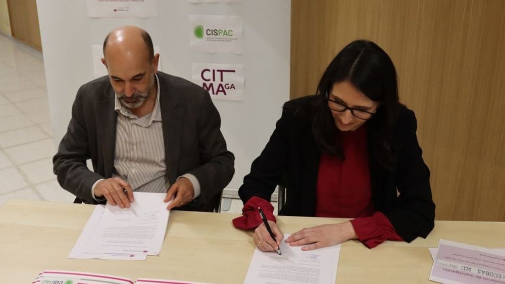 Rosa M. Crujeiras, Directora Científica do CITMAga firmando el acuerdo