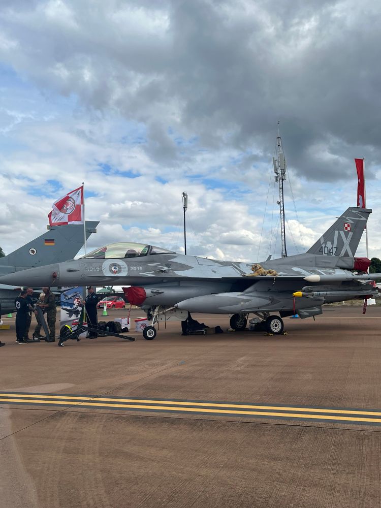 F-16. 