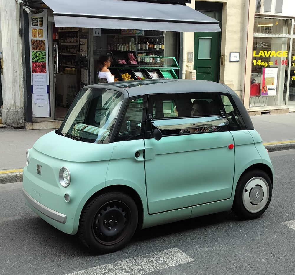 3/4 front of a Fiat Topolino